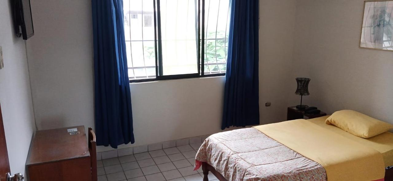 Hostal Iberia Talara Eksteriør billede