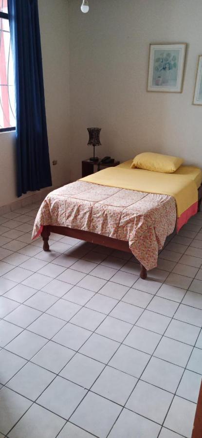 Hostal Iberia Talara Eksteriør billede